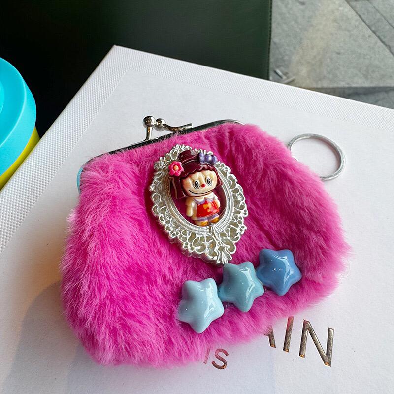 Petit porte-monnaie en fourrure Labubu – L’accessoire adorable pour les petites fill